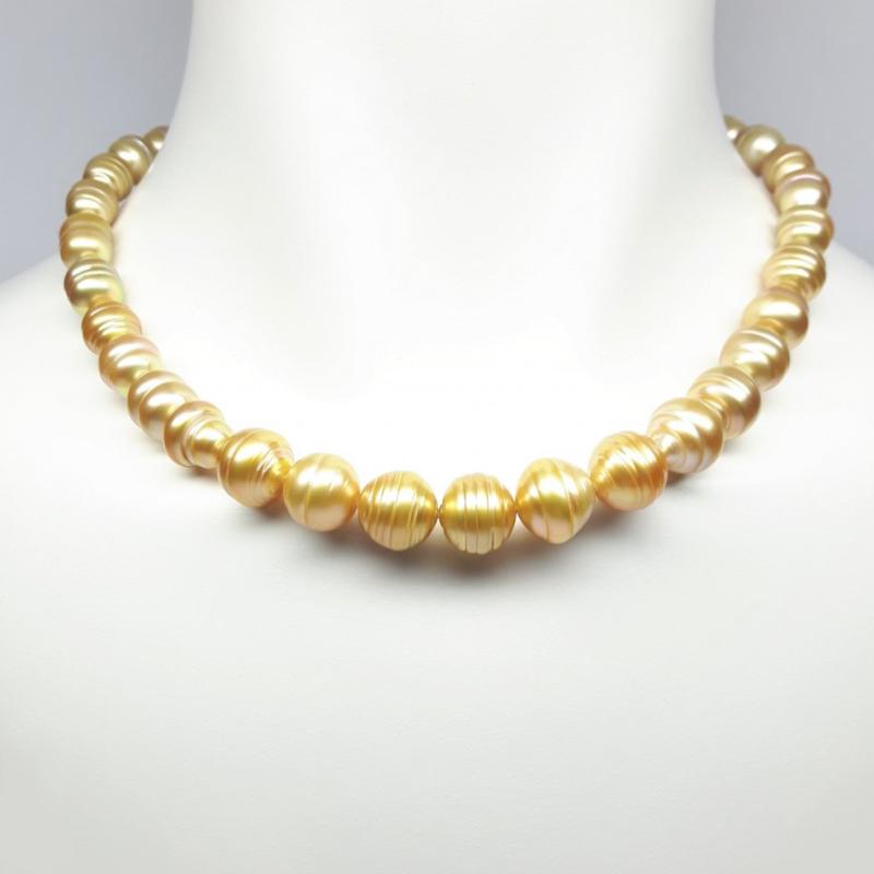 Collier en perles des Mers du Sud et or jaune 18kt. Pièce unique.