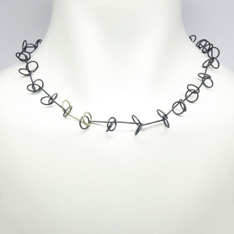 Collier fait main en argent 925/- noirci et or jaune 18kt.