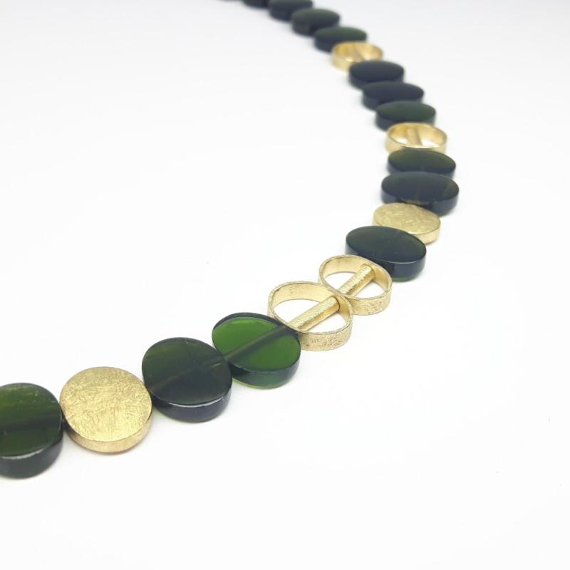 Collier en or jaune 18kt et tourmaline verte. Pièce unique.
