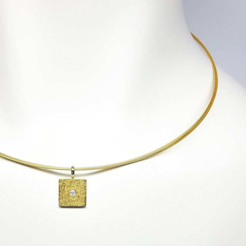 Pendentif en or fin, or jaune 18kt, argent 925-. et diamant.