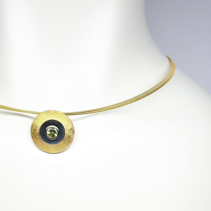 Pendentif en or jaune 18kt, or fin 24kt, argent 925/- et péridot.