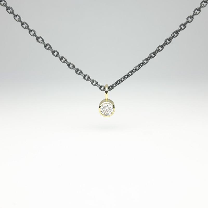 Pendentif en or jaune 18kt et brillant 0,25ct.