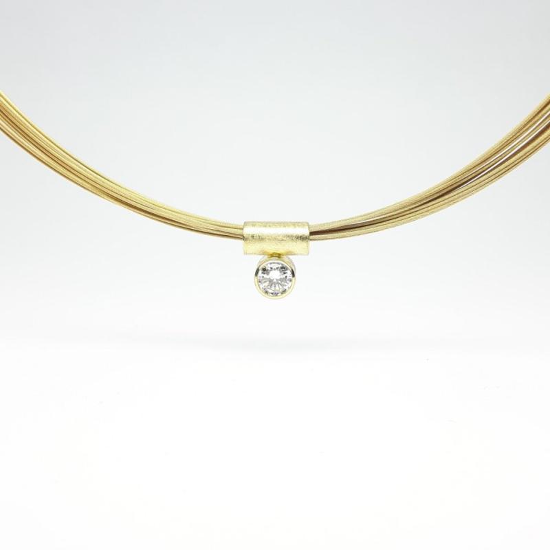 Pendentif en or jaune 18kt et brillant ø5,2mm 0,50ct.