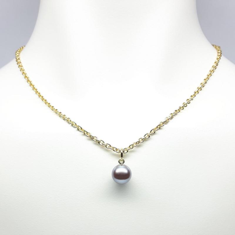 Pendentif en or jaune 18kt et perle de Tahiti grise Ø10,5mm.
