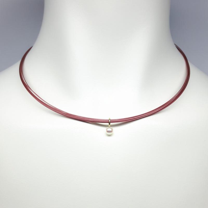 Pendentif en or jaune 18kt et perle akoya Ø5,3mm. 
